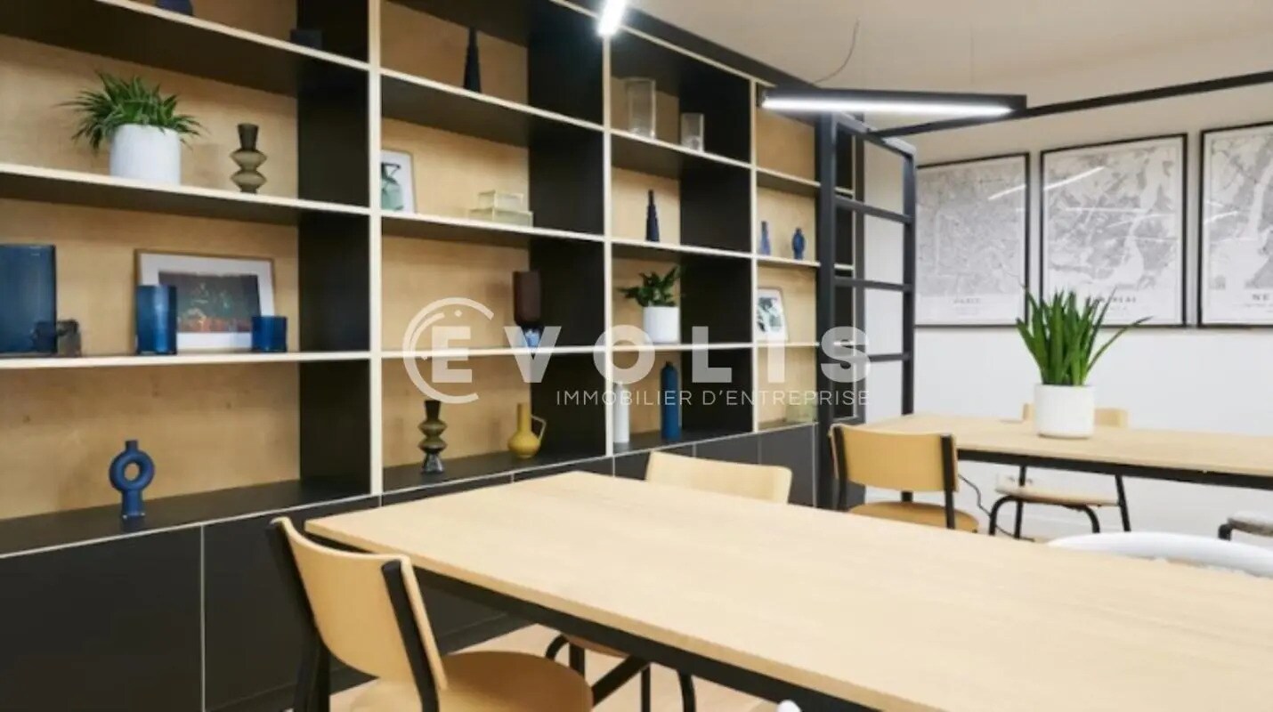 Office in Paris for lease Interior Photo- Image 1 of 6