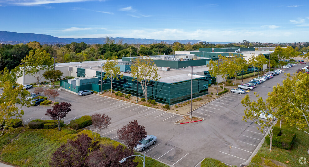 5521 Hellyer Ave, San Jose, CA for lease - Primary Photo - Image 1 of 5