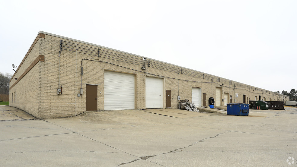 4512-4588 Renaissance Pky, Warrensville Heights, OH for lease - Building Photo - Image 3 of 5