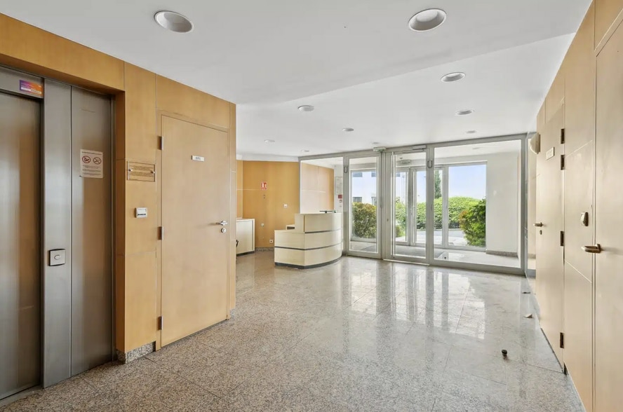 21 Rue Des Bretons, Saint-Denis for lease - Lobby - Image 3 of 3