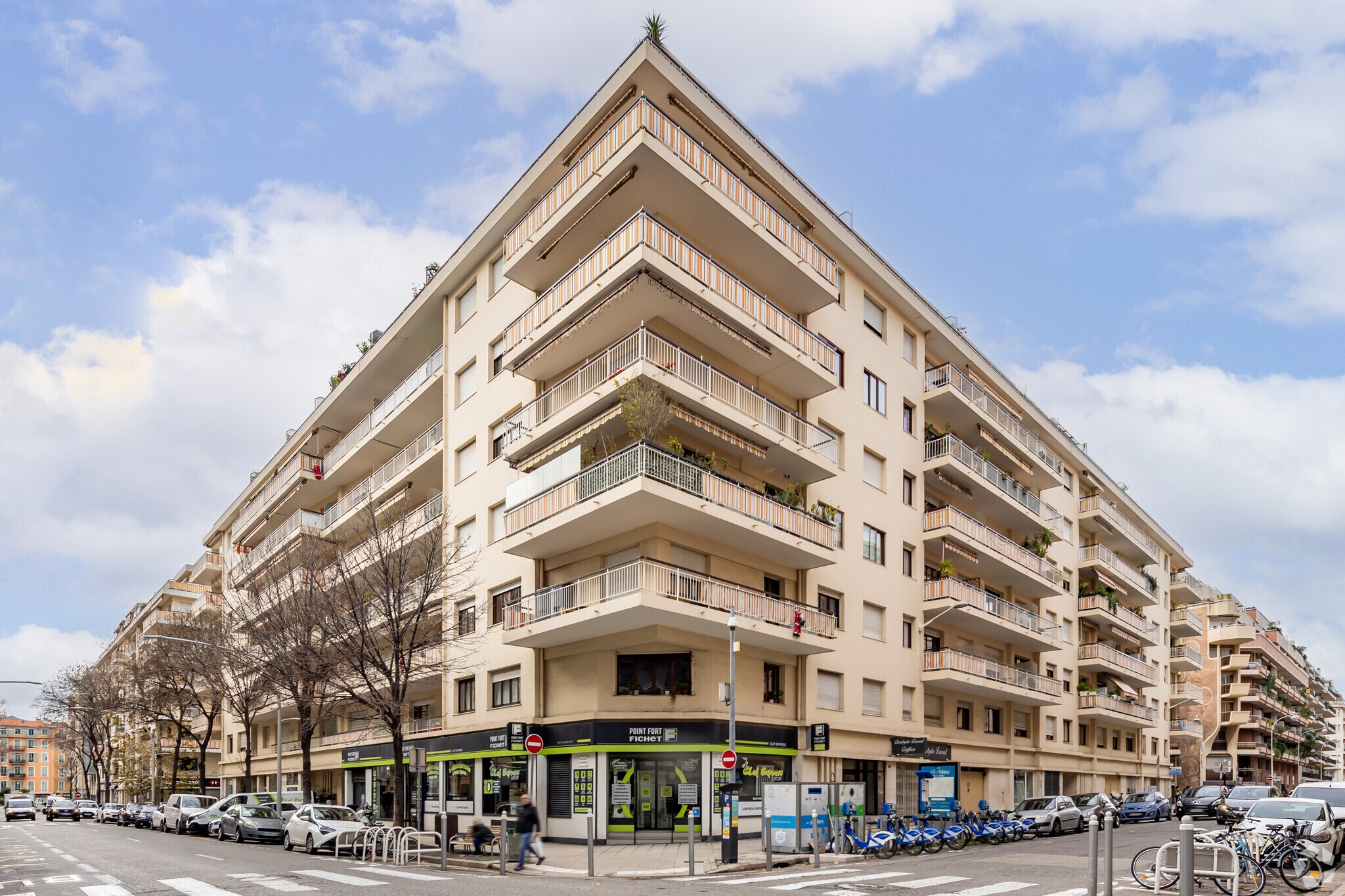Retail in Nice for sale Primary Photo- Image 1 of 5
