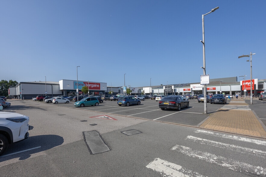 Towcester Rd, Northampton for lease - Building Photo - Image 2 of 2