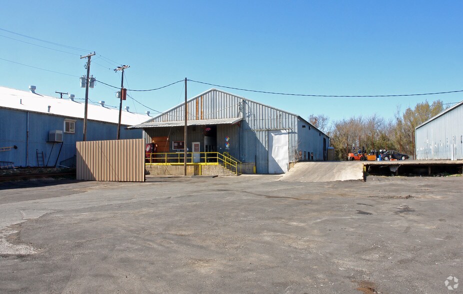 2425 Decatur Ave, Fort Worth, TX for lease - Building Photo - Image 1 of 2