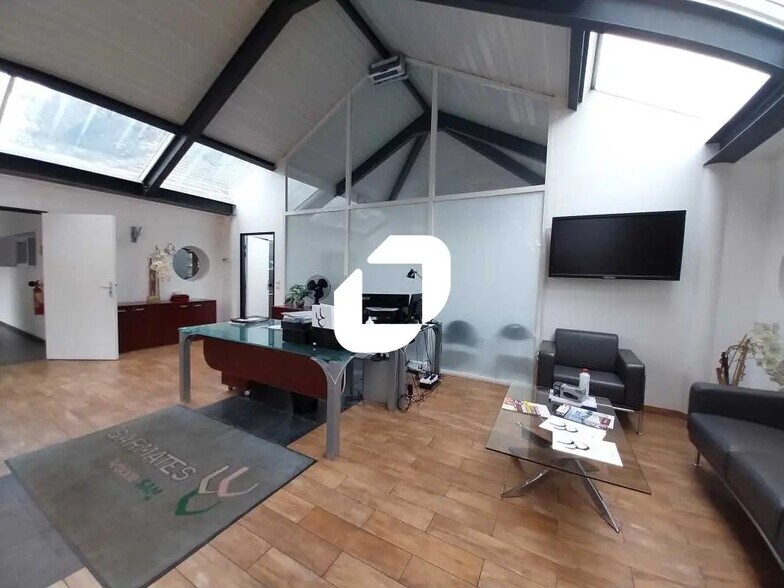 Office in Tacoignières for sale - Building Photo - Image 2 of 12