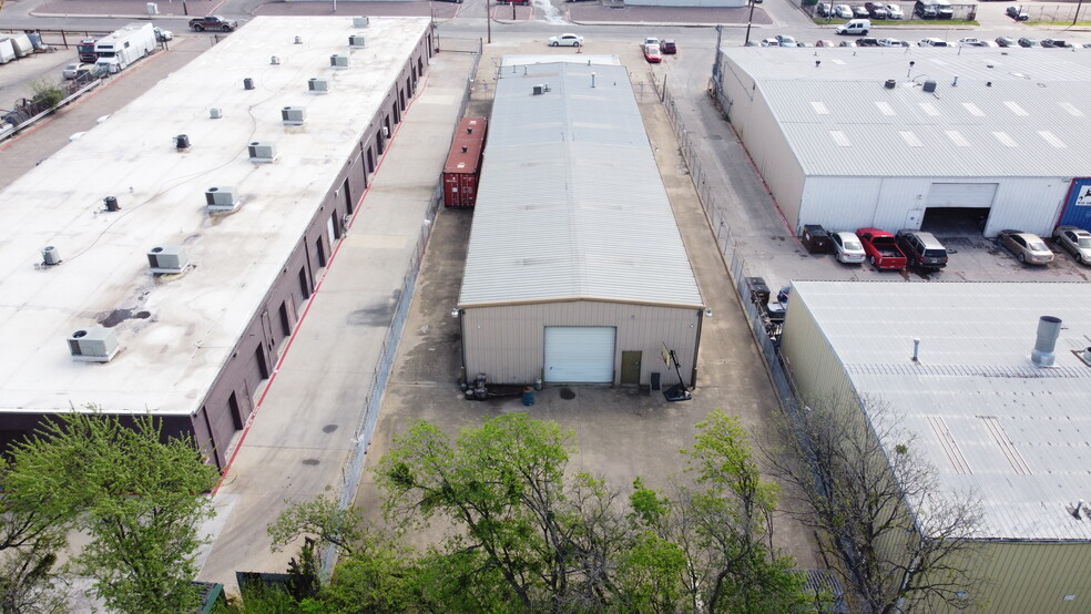 10917 Indian Trl, Dallas, TX for lease - Building Photo - Image 3 of 28
