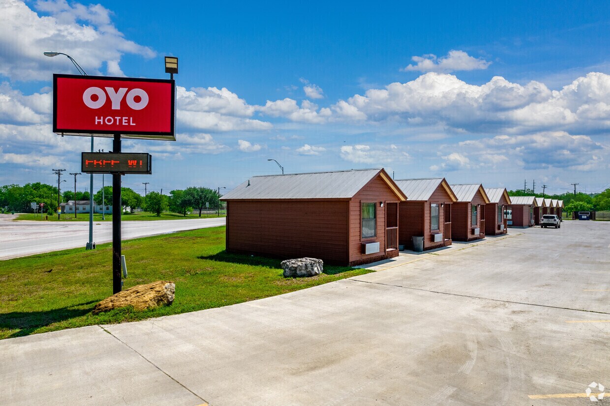 108 E State Highway 72, Kenedy, TX for sale Building Photo- Image 1 of 1