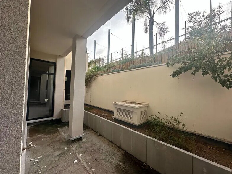 Retail in Clichy for lease - Building Photo - Image 3 of 9