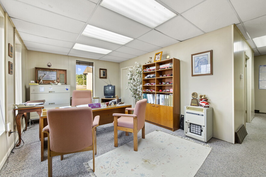 618 W Main St, Williamston, SC for lease - Interior Photo - Image 2 of 9