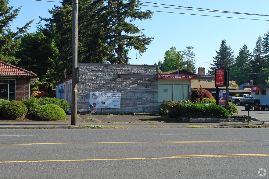 11667-11687 NE Glisan St, Portland, OR for lease - Building Photo - Image 2 of 4