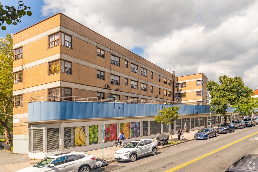 238-240 Graham Ave, Brooklyn, NY for lease - Building Photo - Image 3 of 3