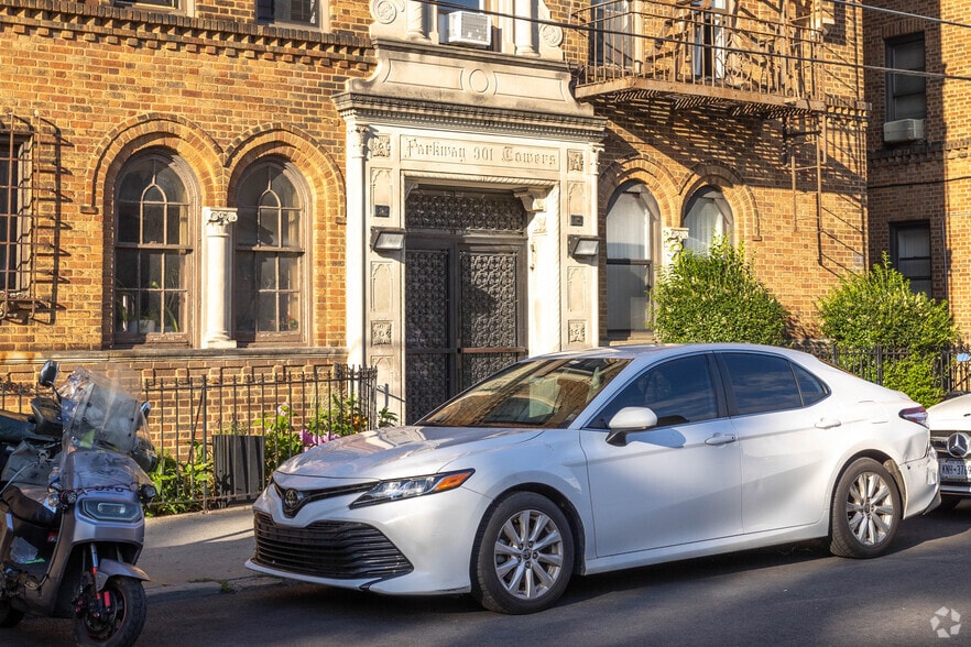 901 80th St, Brooklyn, NY for lease - Building Photo - Image 3 of 6