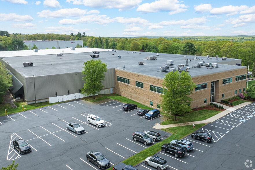 135 Constitution Blvd, Franklin, MA for lease - Building Photo - Image 2 of 6
