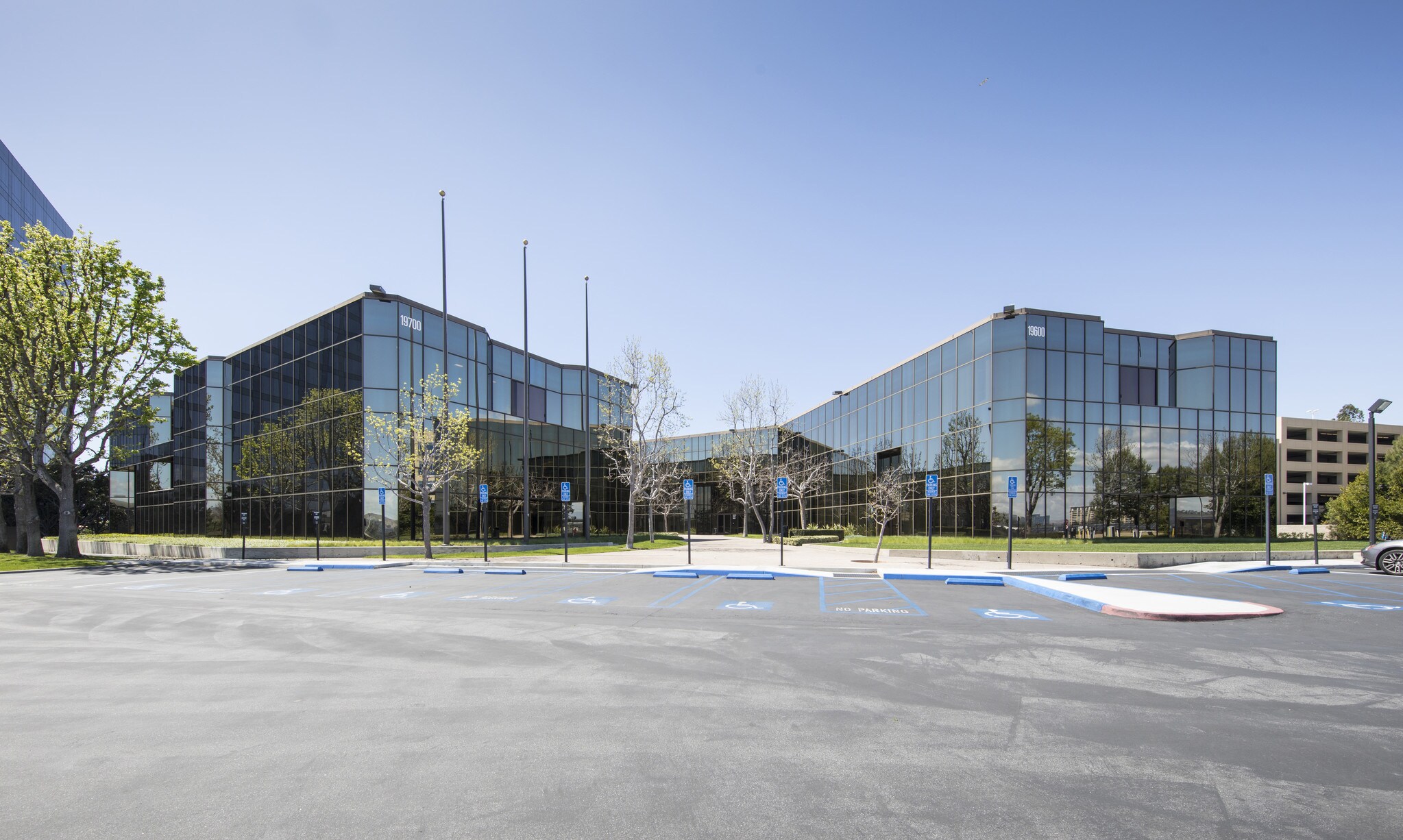 19600 Fairchild Rd, Irvine, CA 92612 Newport Summit