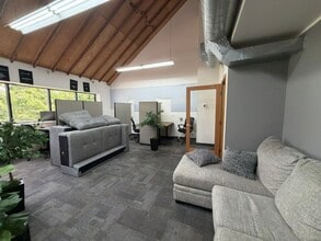 812 7th St, Oregon City, OR for lease Interior Photo- Image 1 of 4