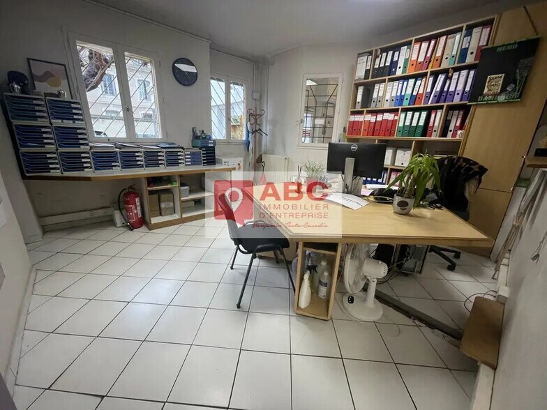 Office in Montpellier for lease - Interior Photo - Image 1 of 7