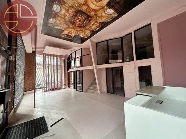 Location Commerce 130 m² - Photo 1