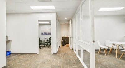 1726 Dolphin Av, Kelowna, BC for lease Interior Photo- Image 2 of 15