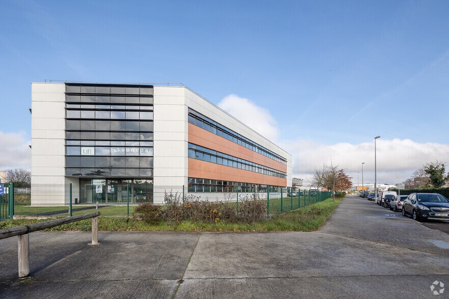 2 Rue Pablo Neruda, Villenave-d'Ornon for lease - Building Photo - Image 3 of 4