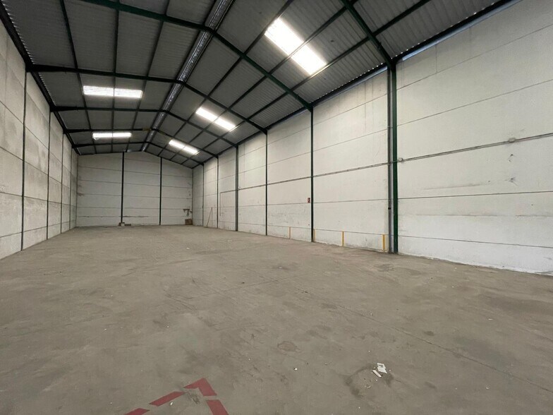 Industrial in Cáceres for lease - Building Photo - Image 1 of 12
