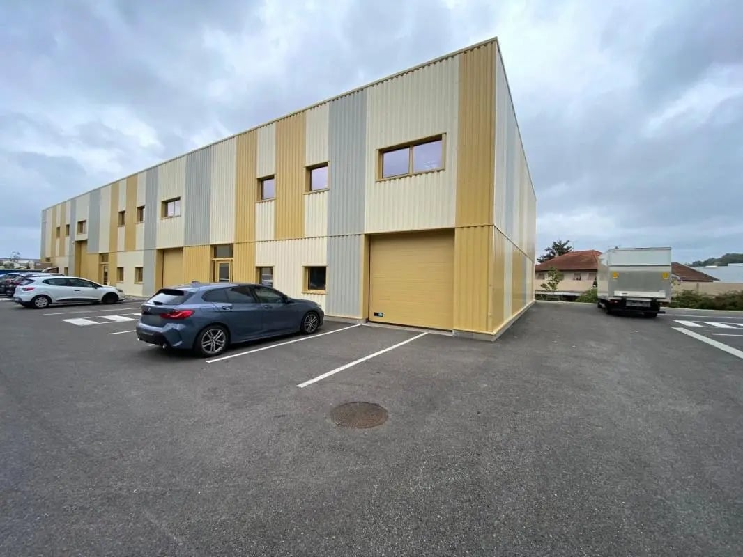 Flex in Saint-Genis-Laval for sale Building Photo- Image 1 of 5