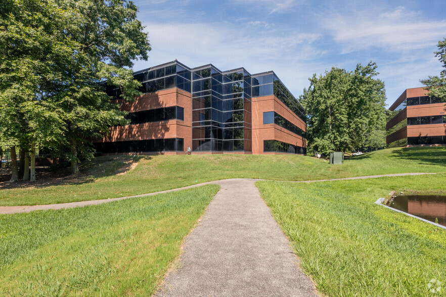 808 Moorefield Park Dr, Richmond, VA for lease - Building Photo - Image 3 of 8