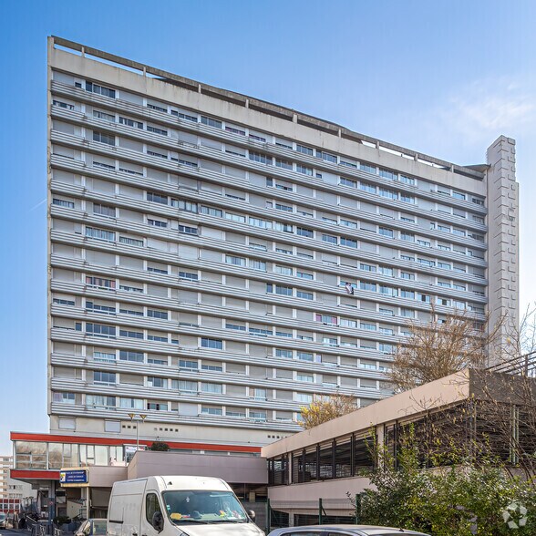 Office in Montreuil for lease - Building Photo - Image 3 of 15