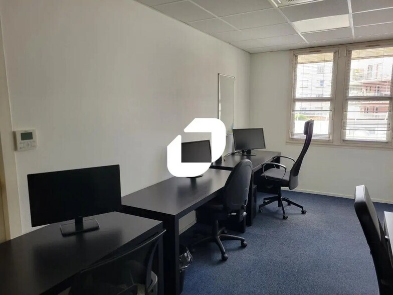 Office in Rezé for lease - Building Photo - Image 3 of 10