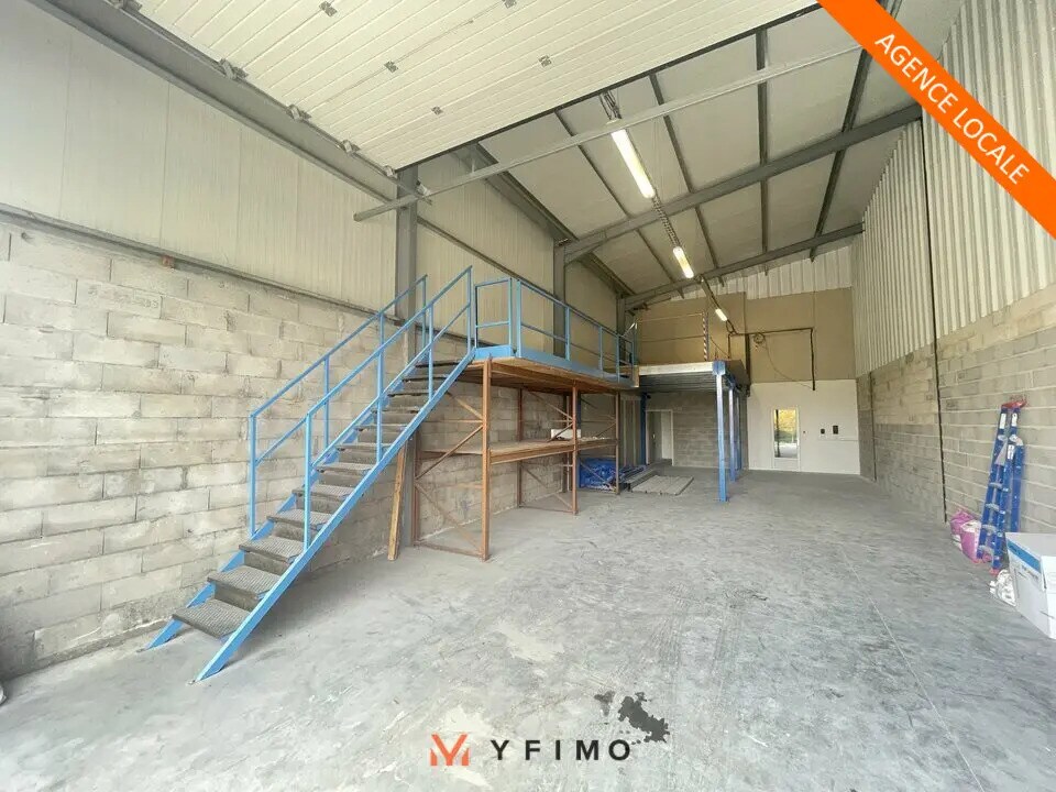 Flex in Ecquevilly for lease Interior Photo- Image 1 of 6