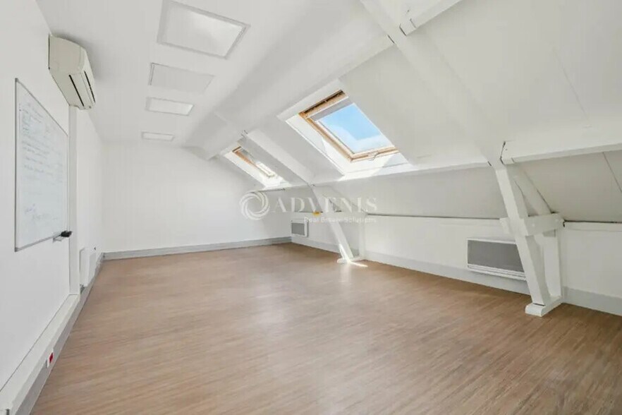 Office in Paris for lease - Building Photo - Image 2 of 9