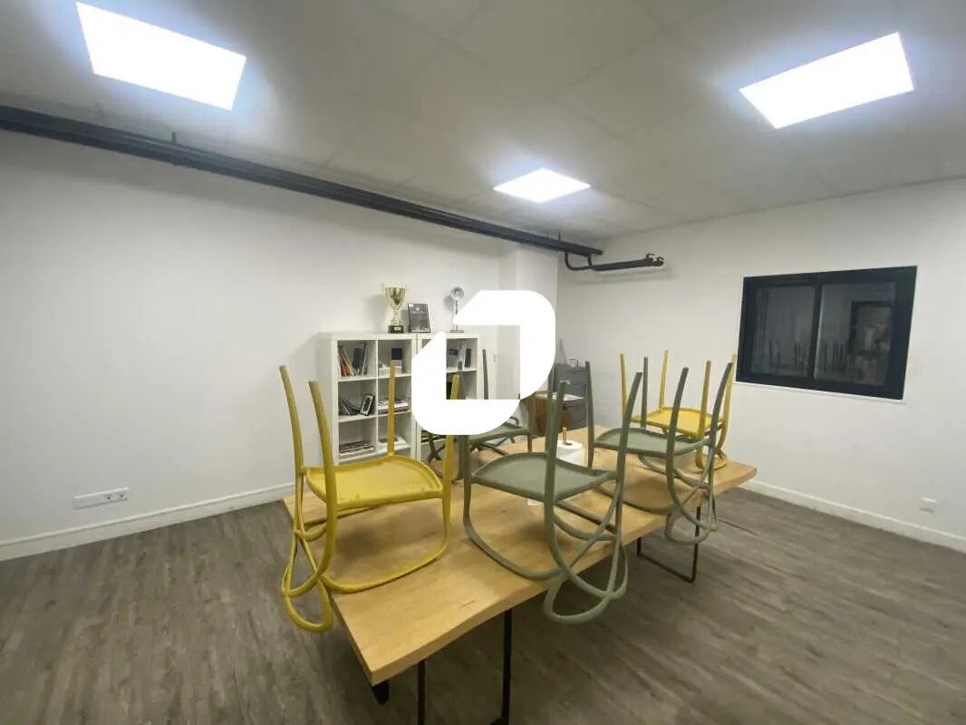 Flex in Osny for sale Building Photo- Image 1 of 19