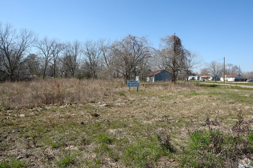 N Main St, Highlands, TX for sale - Primary Photo - Image 1 of 1