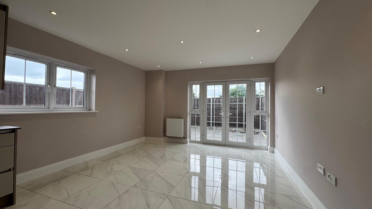 63 Twist Way, Slough for lease Interior Photo- Image 1 of 10