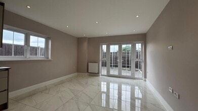 63 Twist Way, Slough for lease Interior Photo- Image 1 of 10