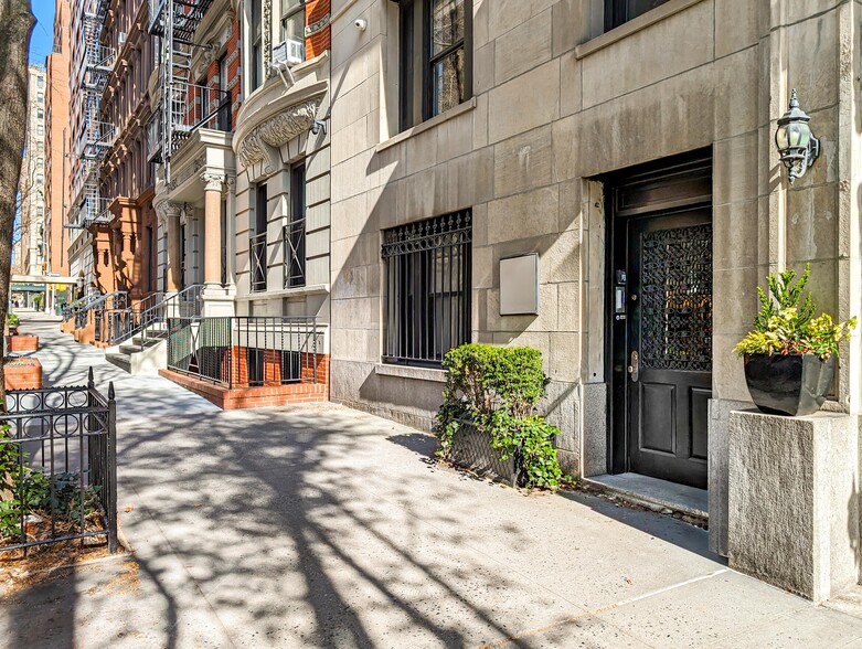 157 E 81st St, New York, NY for lease - Building Photo - Image 1 of 13