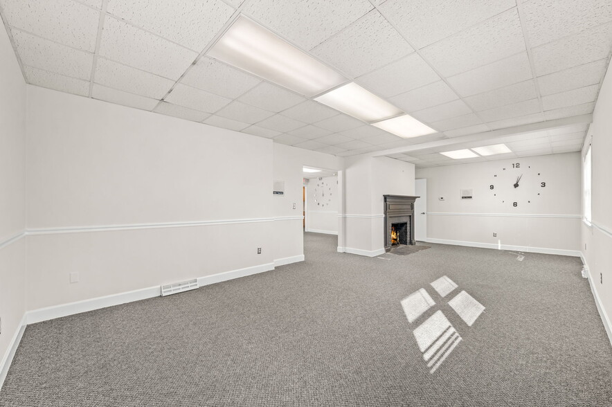 300 W Trenton Ave, Morrisville, PA for lease - Interior Photo - Image 3 of 23