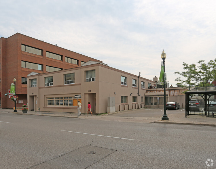 256-260 Church St, Oakville, ON for sale - Primary Photo - Image 1 of 1