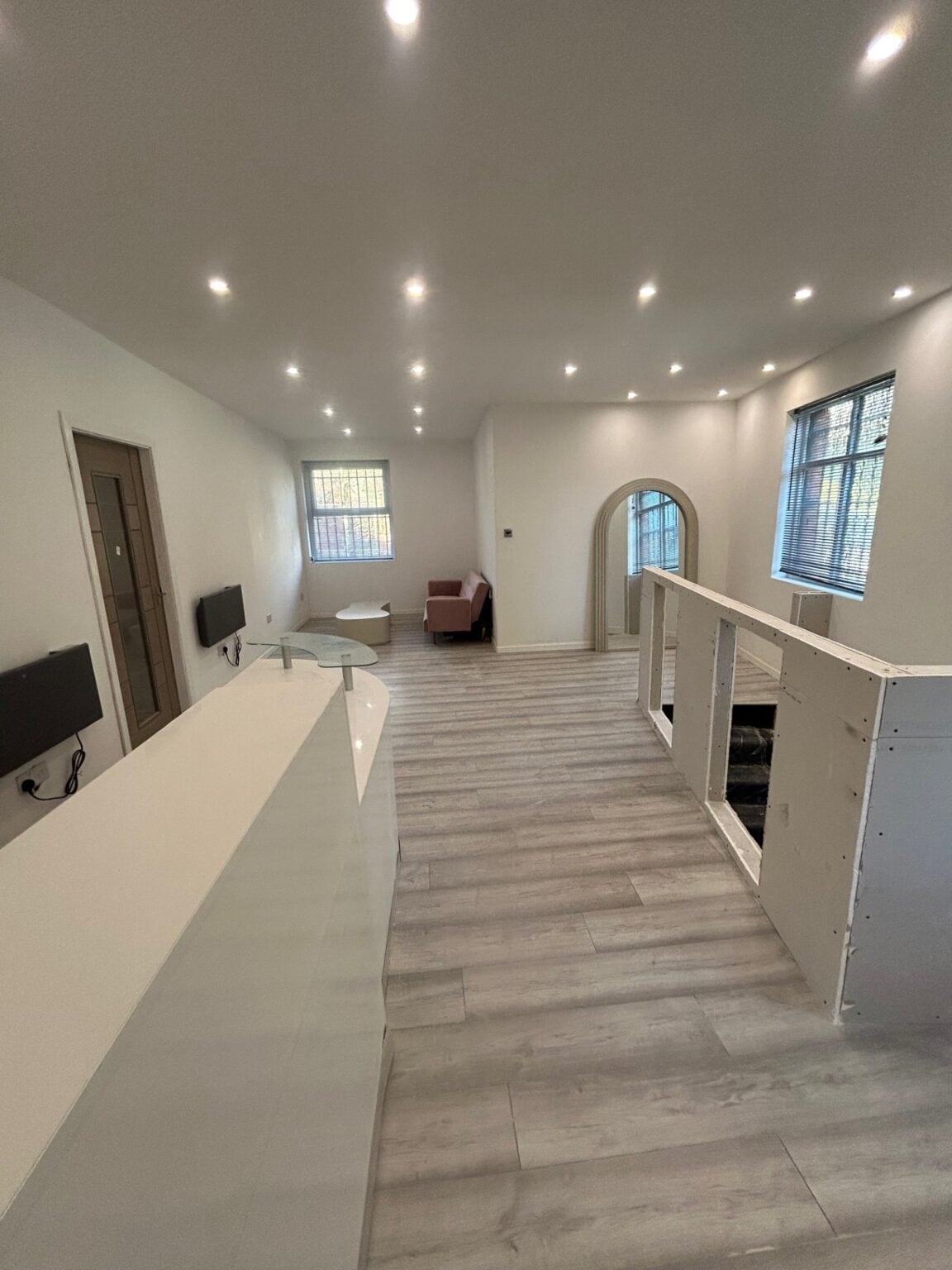 10 St James Sq, Bacup for lease Interior Photo- Image 1 of 7