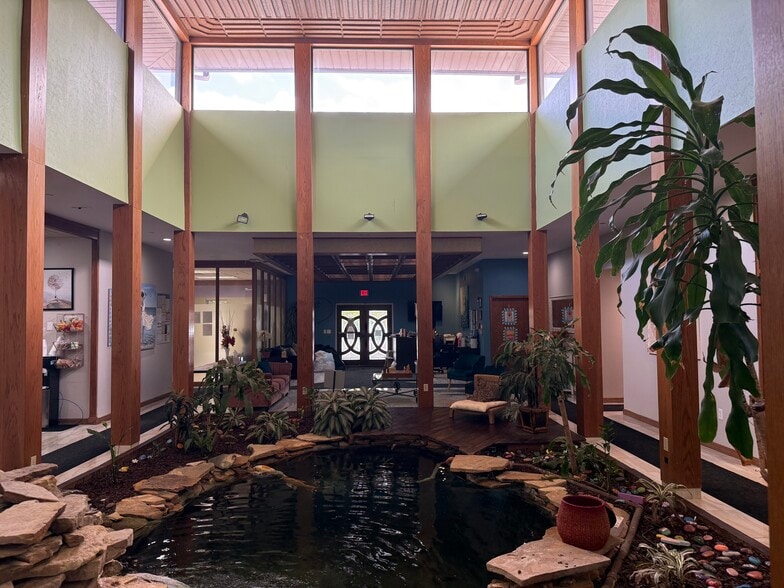 2120 Range Rd, Clearwater, FL for lease - Interior Photo - Image 2 of 7