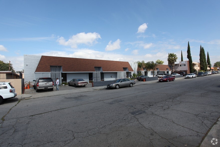 8033 Remmet Ave, Canoga Park, CA for lease - Building Photo - Image 2 of 3