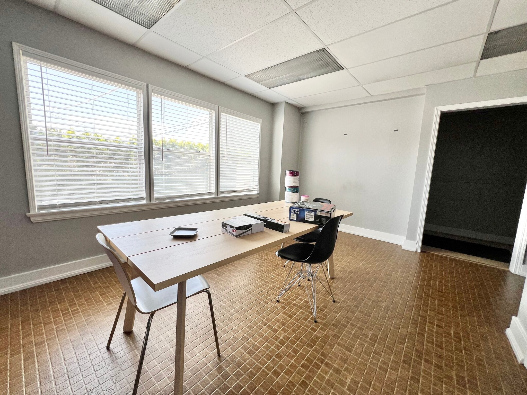 4421 Lankershim Blvd, Toluca Lake, CA for lease Interior Photo- Image 1 of 5