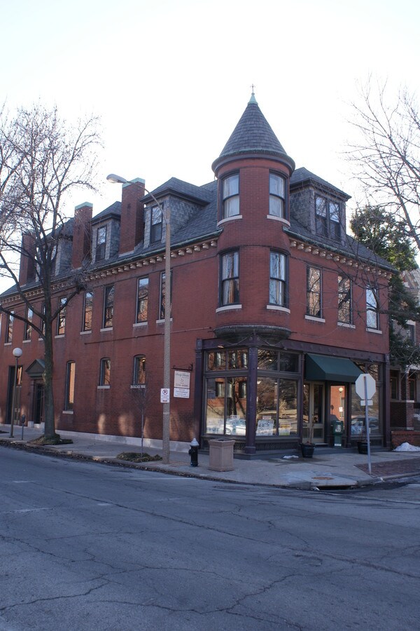 4400 Laclede Ave, Saint Louis, MO 63108