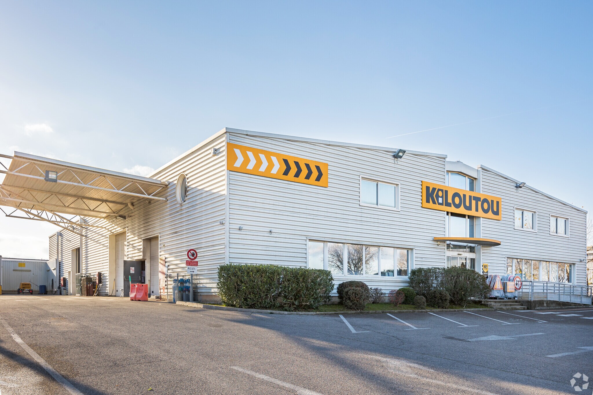 Flex in Aix-en-Provence for lease Primary Photo- Image 1 of 4