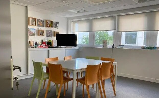 Office in Orléans for lease - Interior Photo - Image 2 of 2
