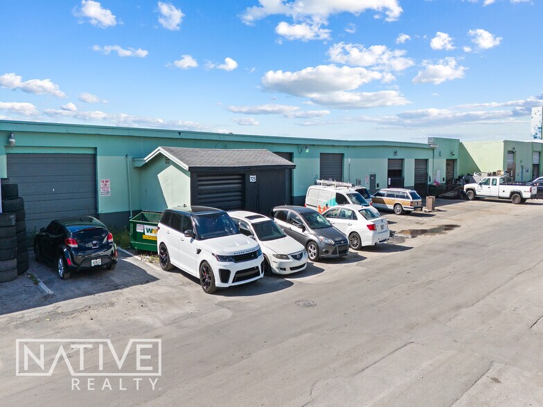 723-731 NW 6th Ave, Fort Lauderdale, FL for lease - Building Photo - Image 2 of 7