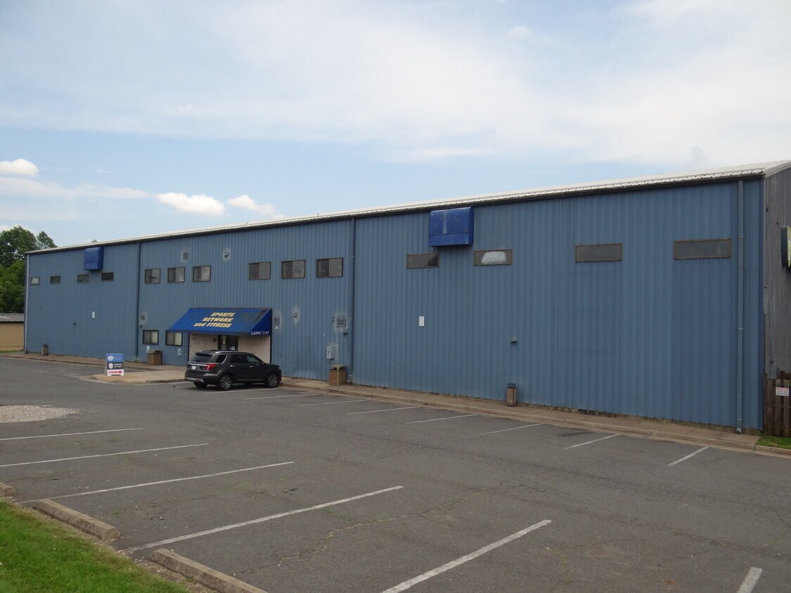 8320 Quarry Rd, Manassas, VA 20110