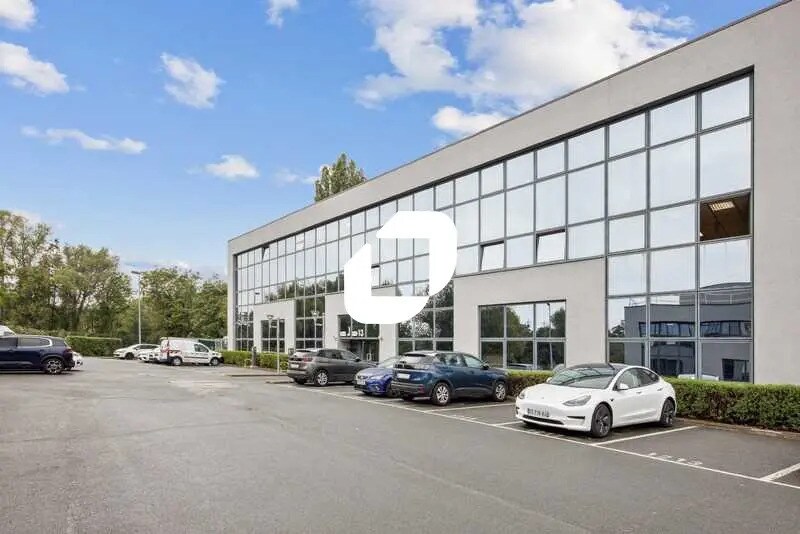 Office in Palaiseau for lease - Building Photo - Image 1 of 13