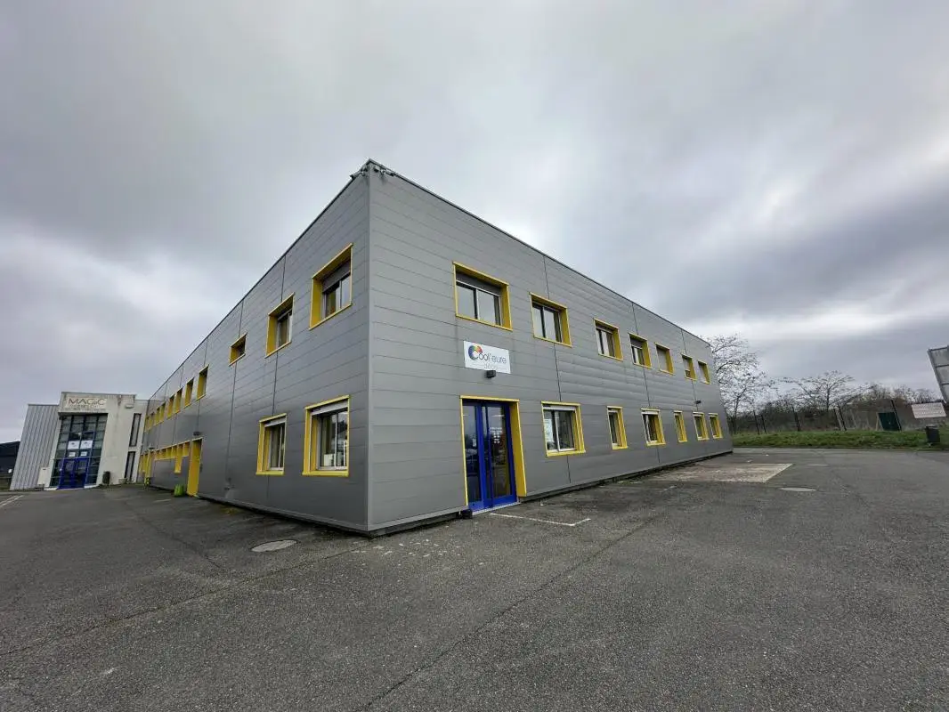 Office in Le Coudray for lease Building Photo- Image 1 of 15
