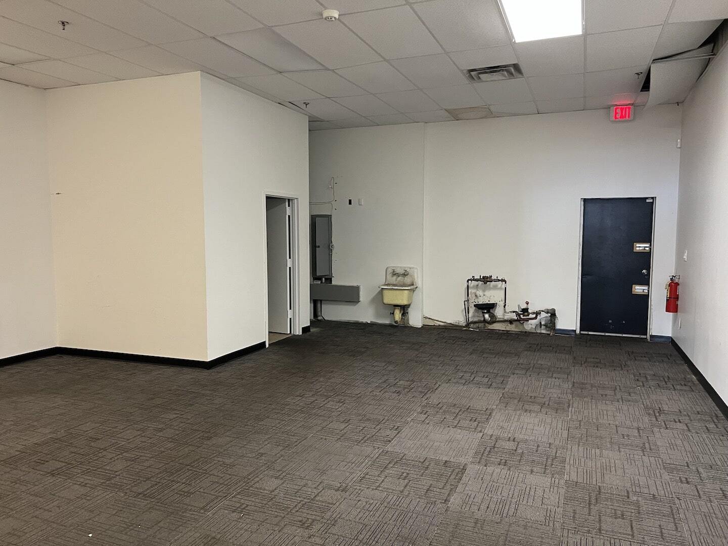 300318 Portion Rd, Ronkonkoma, NY 11779 Meat Farms Center