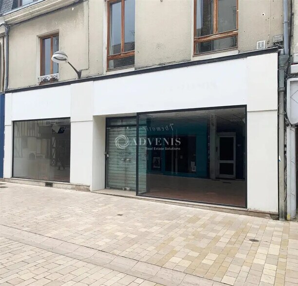 Retail in Vendôme for lease - Building Photo - Image 1 of 5