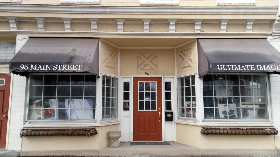 98 W Main St, Macedon, NY 14502